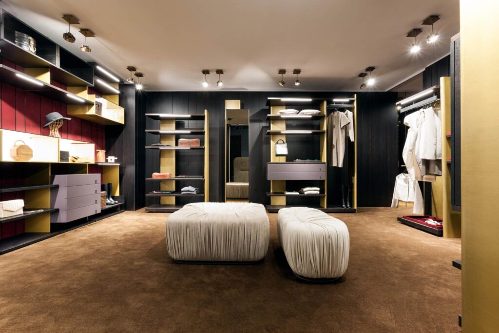 Women's Luxury Walk In Closet