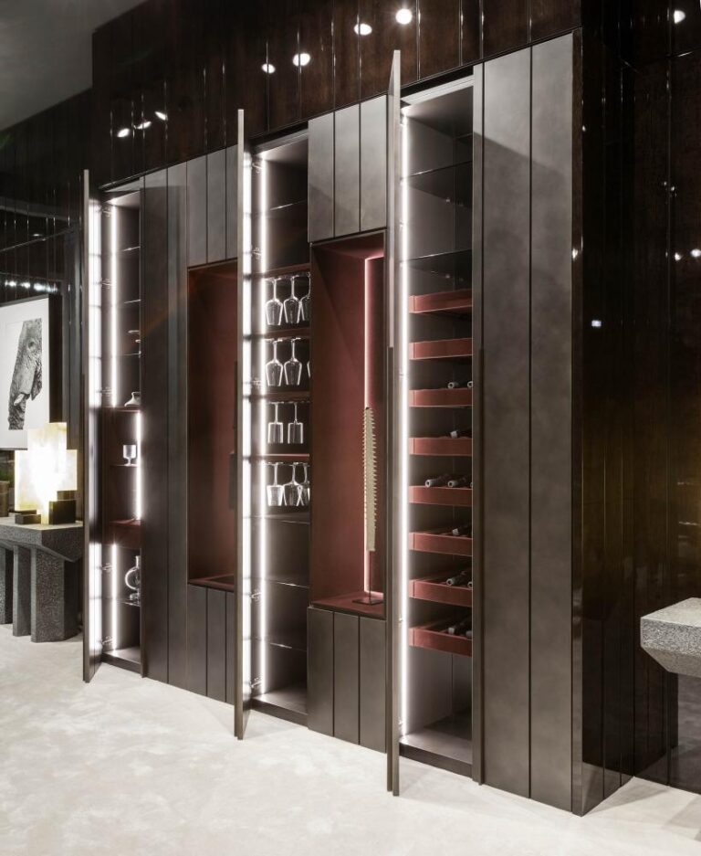 Wine Walls & Wine Rooms for Luxury Residences: Display, Storage & Finishes